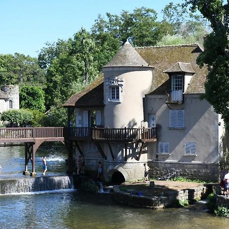 Chez Mia Apartment Moret sur Loing Bagian luar foto